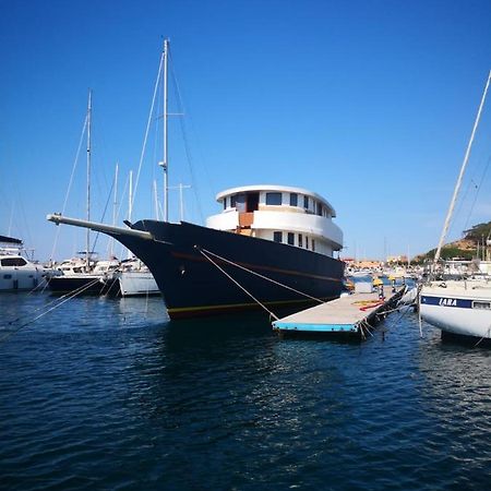 Classic Yacht Yanika Yachting Watersport Ets วิลลาปุตซู ภายนอก รูปภาพ